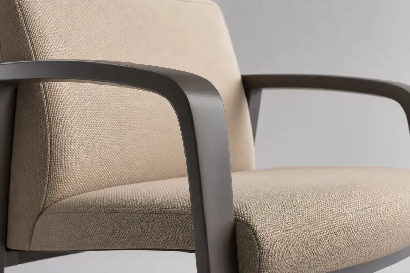 Konforlu bekleme sandalyesi döşeme detay – ergonomik oturum yüzeyi